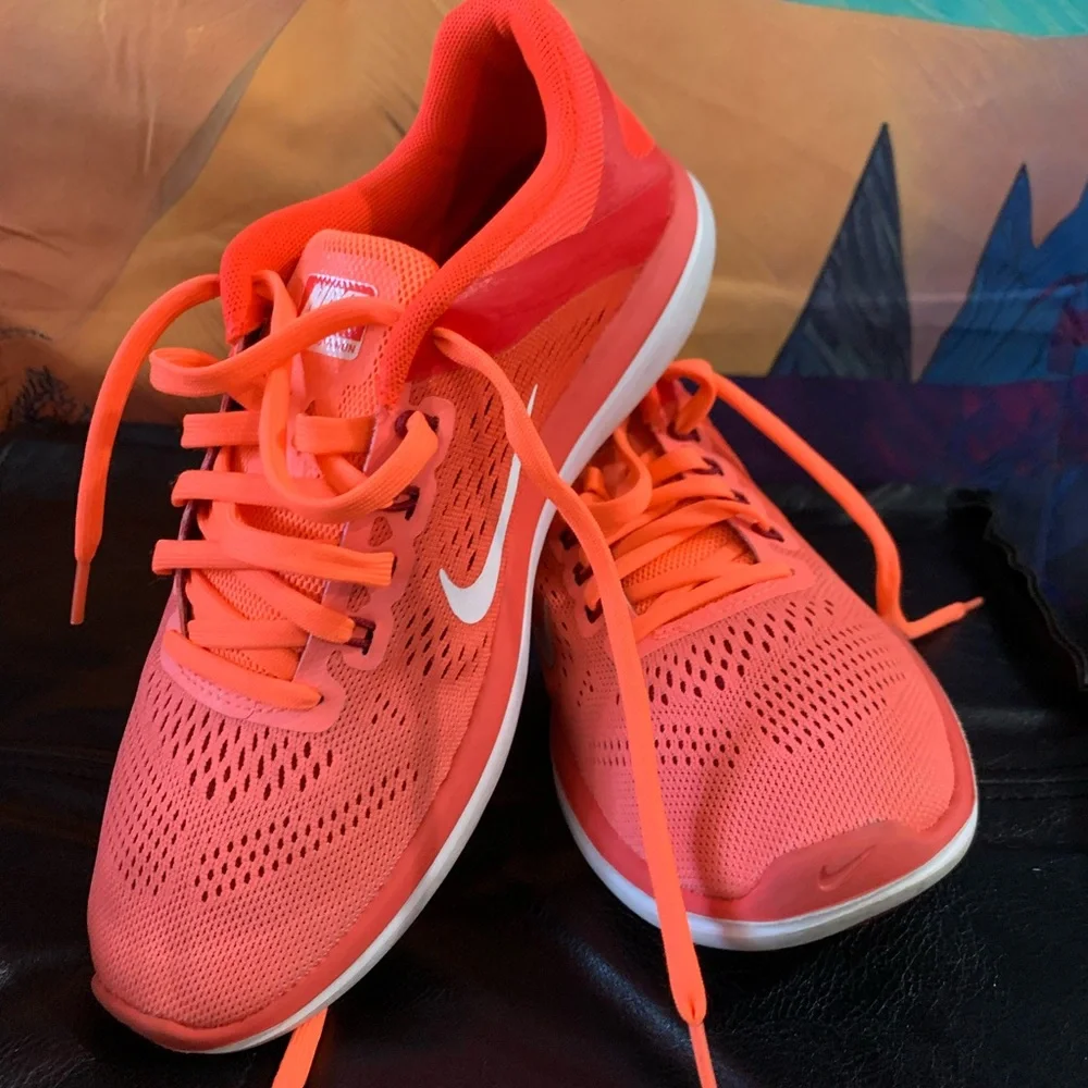 Nike Women's Bright Coral/Orange Athletic Running Shoes - Picture 1 of 7